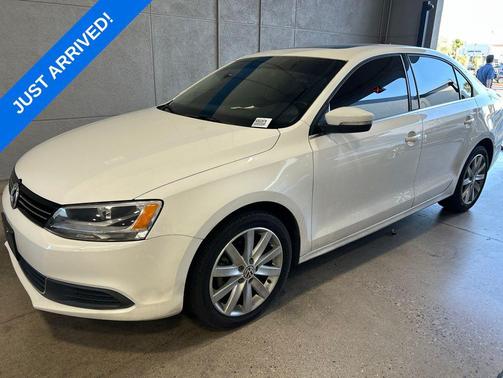 Candy White 2013 Volkswagen Jetta SE