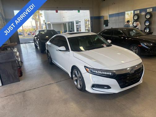 White 2018 Honda Accord Touring 2.0T