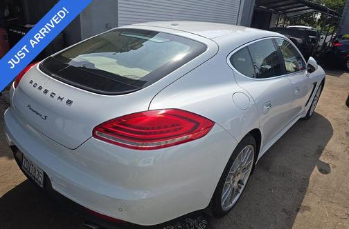 White 2014 Porsche Panamera 4