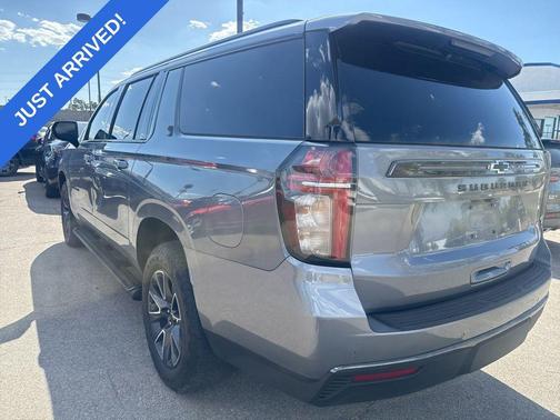 Satin Steel Metallic 2022 Chevrolet Suburban 4WD Z71
