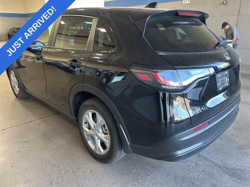Crystal Black Pearl 2024 Honda HR-V LX