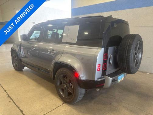 Eiger Grey Metallic 2024 Land Rover Defender X-Dynamic SE