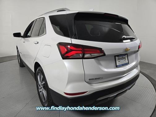 Iridescent Pearl Tricoat 2023 Chevrolet Equinox Premier w/1LZ