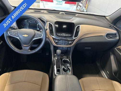 Iridescent Pearl Tricoat 2023 Chevrolet Equinox Premier w/1LZ