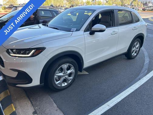 Platinum White Pearl 2024 Honda HR-V LX