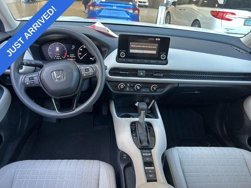 Platinum White Pearl 2024 Honda HR-V LX