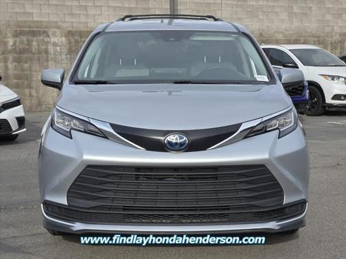 2022 Toyota Sienna LE
