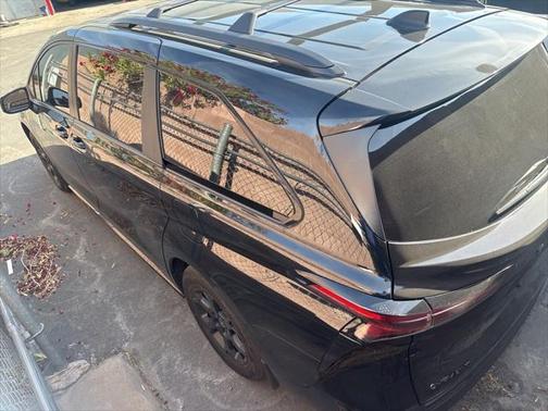 2025 Toyota Sienna Woodland Edition