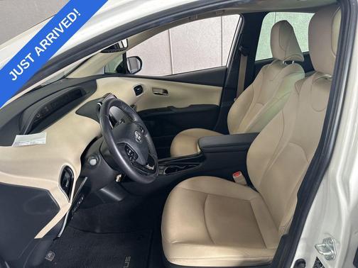 Blizzard Pearl 2020 Toyota Prius L