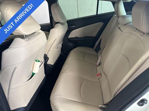 Blizzard Pearl 2020 Toyota Prius L