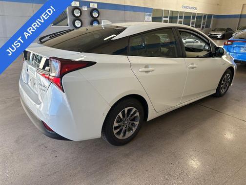 Blizzard Pearl 2020 Toyota Prius L