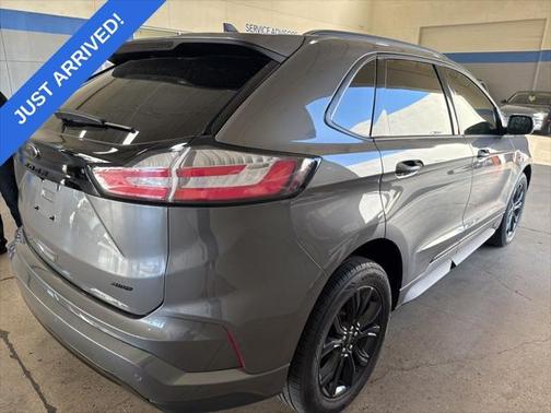 2022 Ford Edge SE