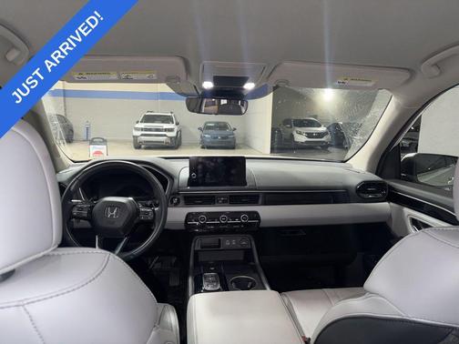 Platinum White Pearl 2025 Honda Pilot EX-L