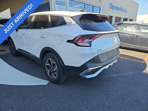 Snow White Pearl 2023 Kia Sportage LX