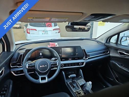 Snow White Pearl 2023 Kia Sportage LX