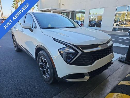 Snow White Pearl 2023 Kia Sportage LX