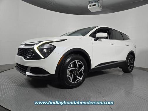 Snow White Pearl 2023 Kia Sportage LX