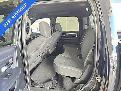 Diamond Black Crystal Pearlcoat 2022 RAM 1500 Classic Warlock Crew Cab 4x2 5'7' Box