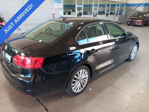Deep Black Metallic 2014 Volkswagen Jetta Auto SEL