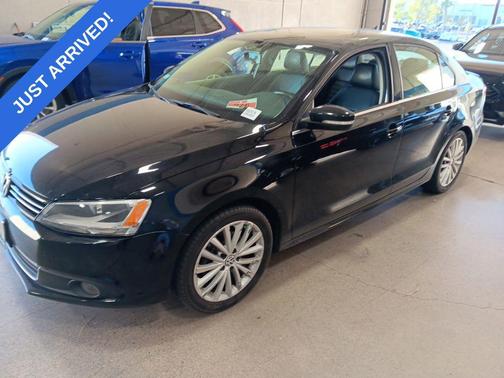 Deep Black Metallic 2014 Volkswagen Jetta Auto SEL