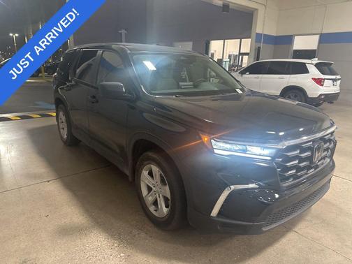 2023 Honda Pilot 2WD LX