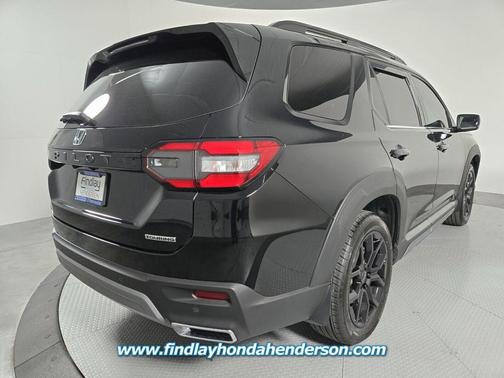 Crystal Black Pearl 2025 Honda Pilot Touring 8-Passenger