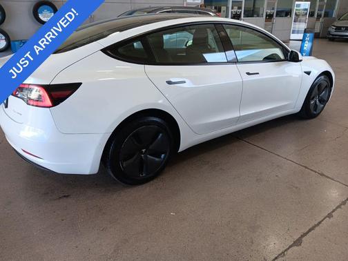 Pearl White Multi-Coat 2022 Tesla Model 3 Long Range