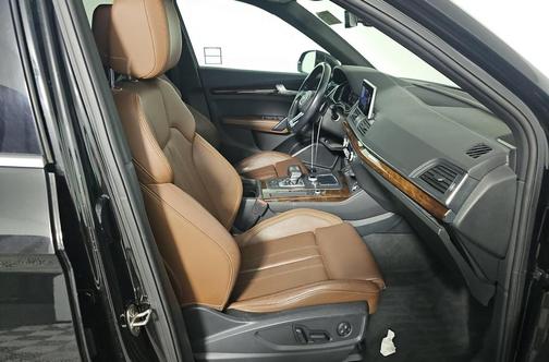 Mythos Black Metallic 2019 Audi Q5 2.0T Premium Plus