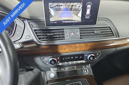 Mythos Black Metallic 2019 Audi Q5 2.0T Premium Plus