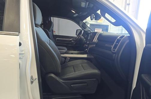 Bright White Clearcoat 2019 RAM 1500 Big Horn