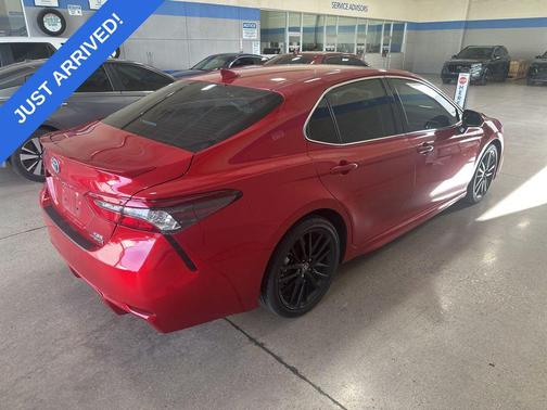 2024 Toyota Camry Hybrid SE