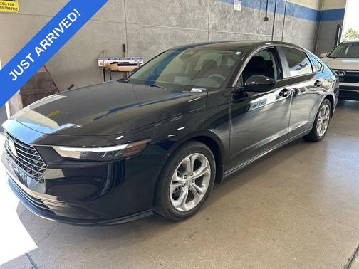 Crystal Black Pearl 2024 Honda Accord LX 1.5T