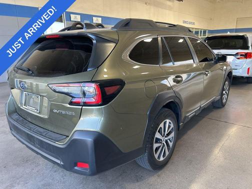 Autumn Green Metallic 2025 Subaru Outback Premium