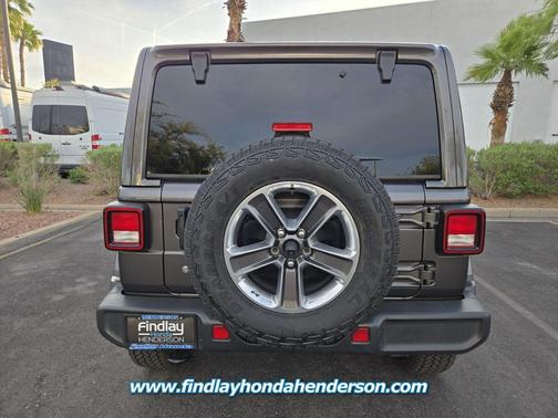 Granite Crystal Metallic Clearcoat 2019 Jeep Wrangler Unlimited Sahara