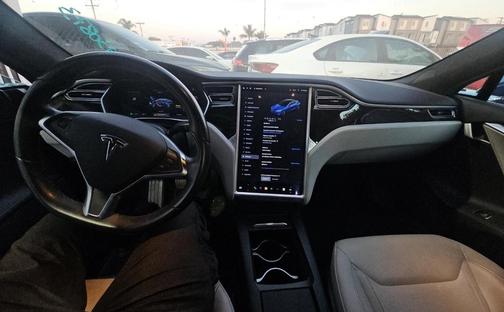 2016 Tesla Model S 90D