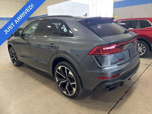 Daytona Gray Pearl 2023 Audi RS Q8 4.0T