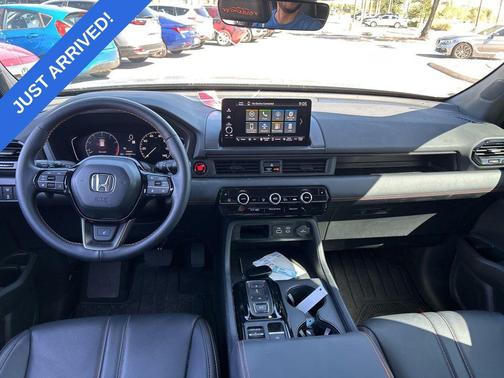 Crystal Black Pearl 2025 Honda Pilot TrailSport