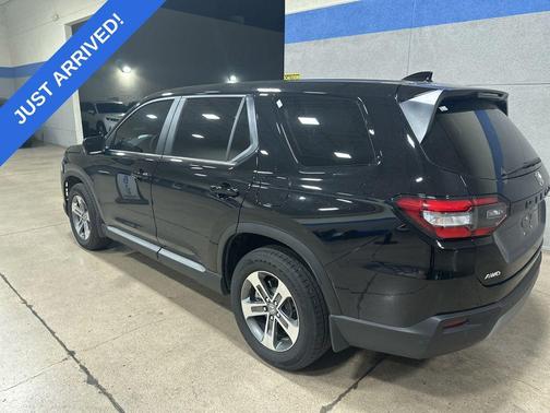2023 Honda Pilot AWD EX-L 8 Passenger