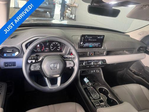 Obsidian Blue Pearl 2025 Honda Pilot Touring 8-Passenger