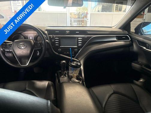 Celestial Silver Metallic 2018 Toyota Camry SE