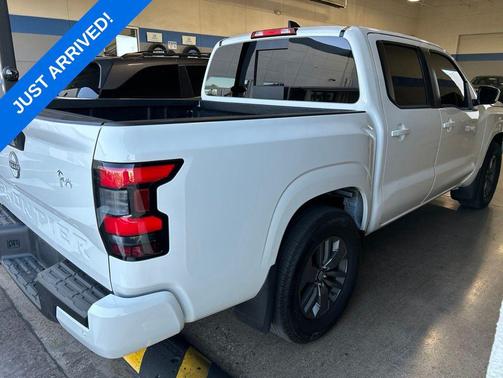 Glacier White 2025 Nissan Frontier SV