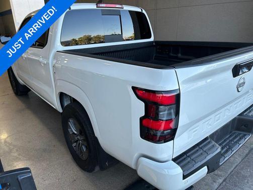 Glacier White 2025 Nissan Frontier SV