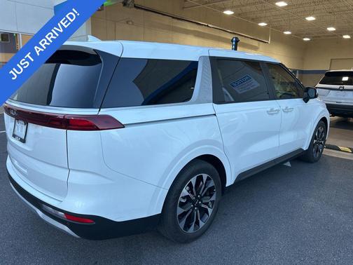 2024 Kia Carnival EX