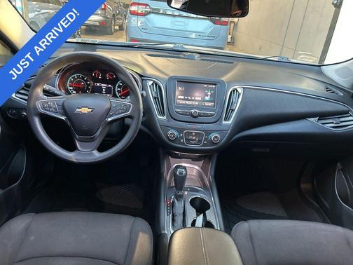 Silver Ice Metallic 2018 Chevrolet Malibu LT