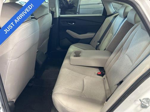 Platinum White Pearl 2023 Honda Accord EX