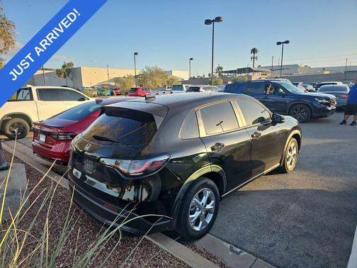 Crystal Black Pearl 2023 Honda HR-V LX