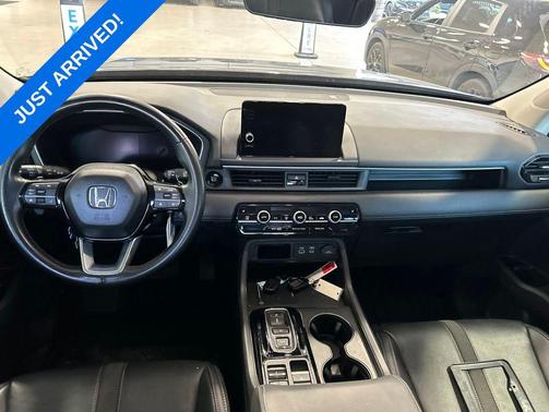 Crystal Black Pearl 2024 Honda Pilot EX-L