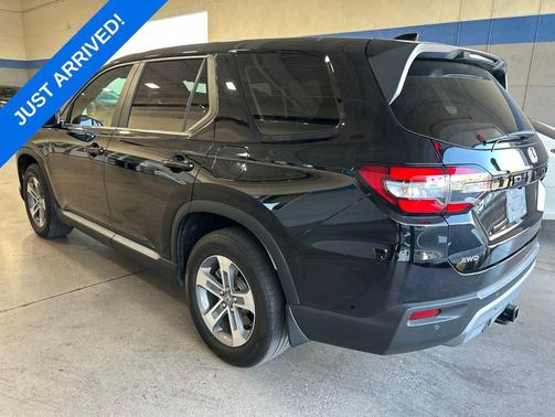 Crystal Black Pearl 2024 Honda Pilot EX-L