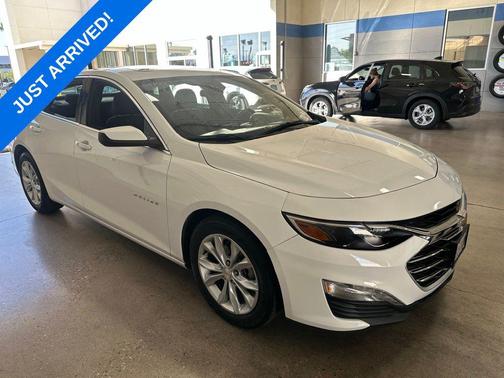 Summit White 2024 Chevrolet Malibu FWD 1LT
