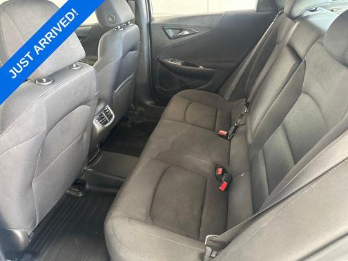 Summit White 2024 Chevrolet Malibu FWD 1LT